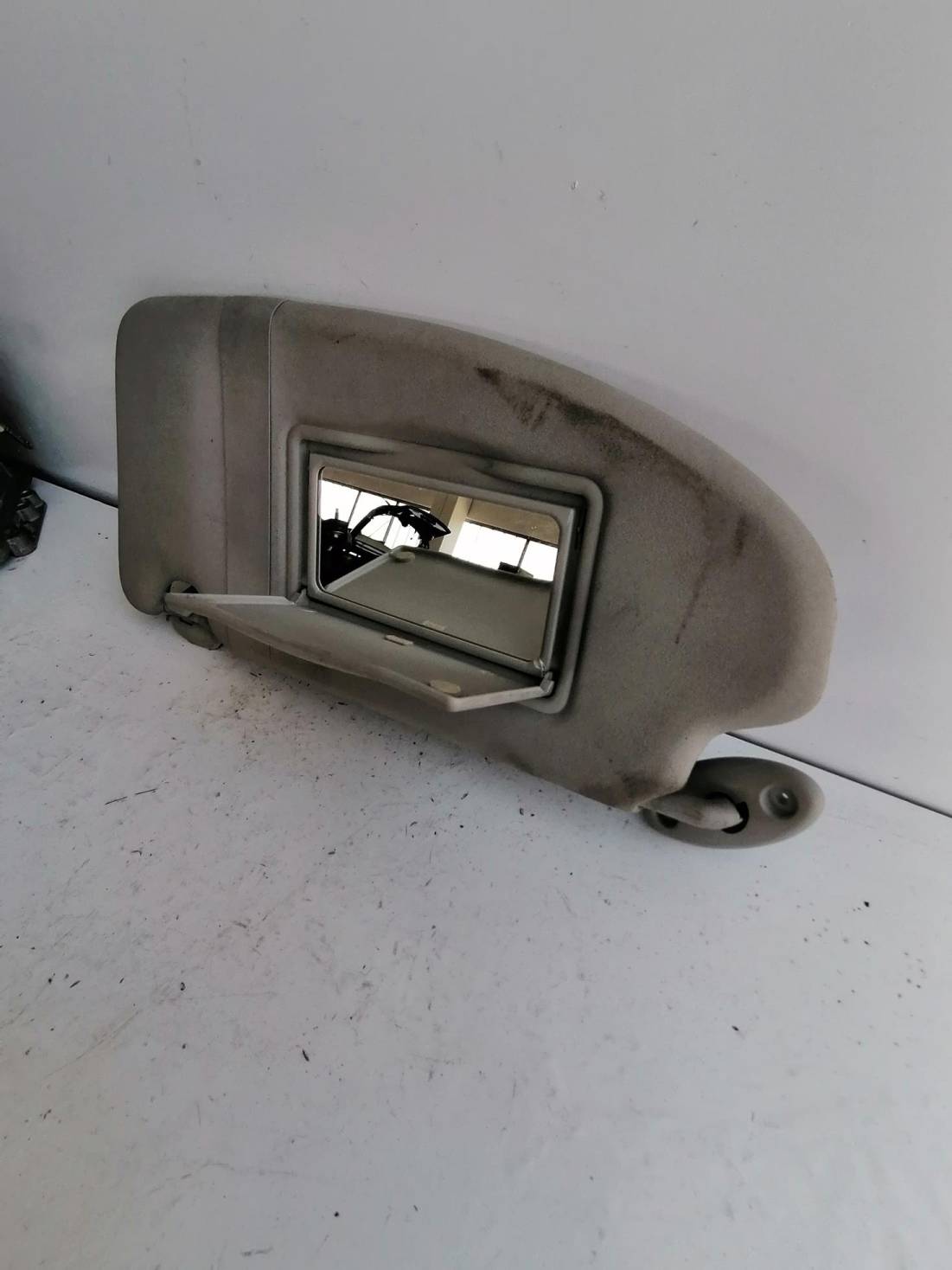 Aletta parasole parabrezza sx.